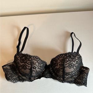 Never been worn black Gillian & O’Malley bra with details
